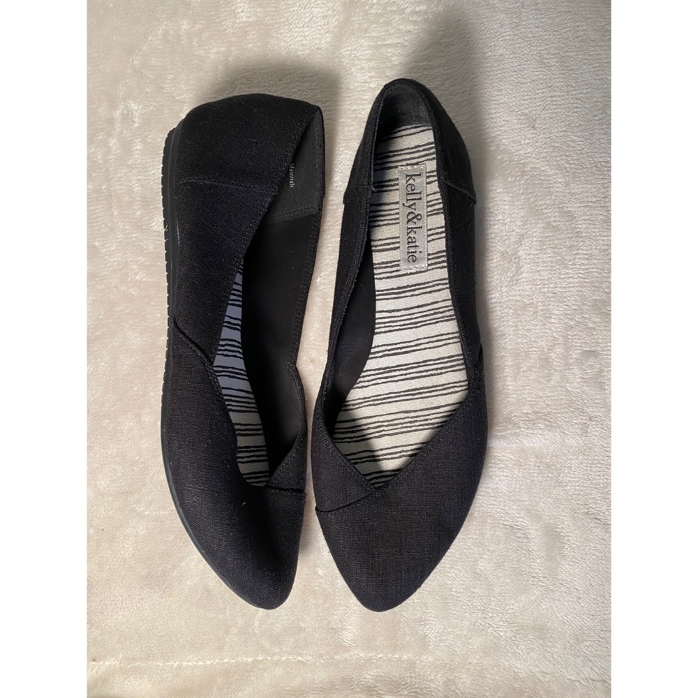 KELLY & KATIE | CUTE BLACK FLATS